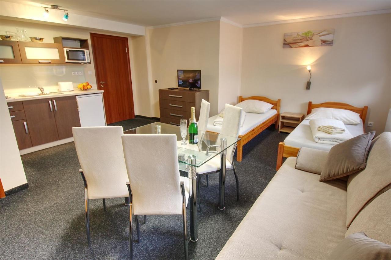 Apartmany Pacific 데마노브스카돌리나 외부 사진